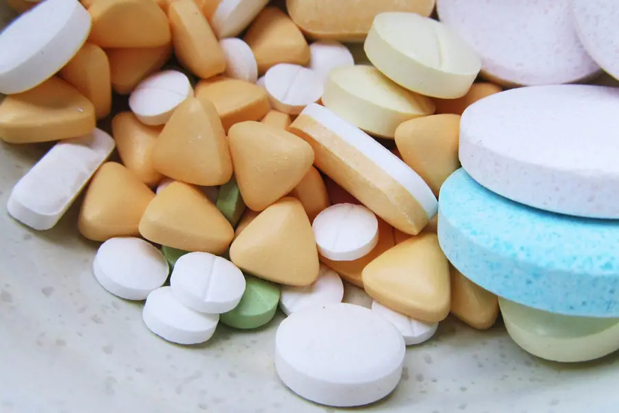 Compresse e capsule di forme e colori diversi